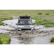 Подходит ли Land Rover Discovery 2 для внедорожных приключений, охоты и рыбалки в 2025 году?